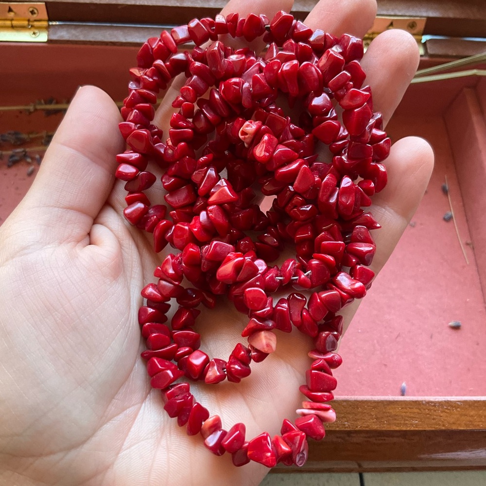🪸 Red Coral Chip Necklace - Picture 2 of 4